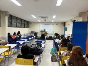 Curso de Psicologia em roda de conversa com o artista Arthur Vinih