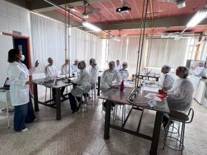 ‘Farmacêutico por um dia’ com alunos da Escola Nossa Senhora Auxiliadora