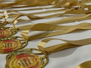 Dinâmica homenageia estudantes por rendimento no ano de 2022