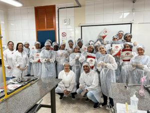 Projeto ‘Farmacêutico por um dia’ recebe alunos de Urucânia