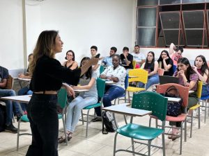 Alunos de Administração e Contábeis em palestra ‘Marketing Digital e Mercado de Trabalho’