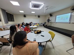 Equipe EXT Dinâmica participa de treinamento sobre pesquisa de mercado