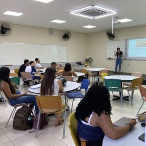 Dinâmica dá início a curso especial de Inglês para alunos da graduação