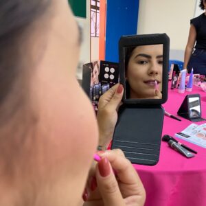 Colaboradas ganham ‘tarde da beleza’ em celebração ao Dia das Mulheres