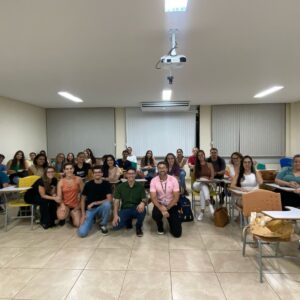 Egresso da Medicina retorna à Dinâmica e compartilha trajetória inspiradora com alunos