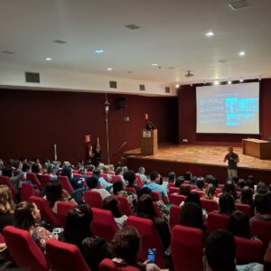 Sucesso de público, II Dinâmica em Debate promove discussão sobre exposição à internet