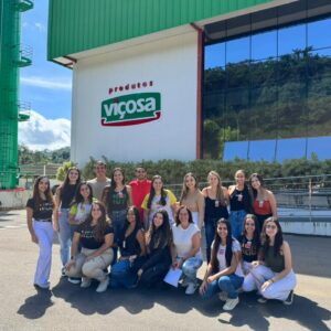Visitas técnicas na UFV ampliam aprendizado de alunos de Nutrição e Farmácia