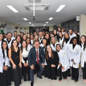 Cerimônia do Jaleco marca início da formação clínica de estágio para alunos de Fisioterapia