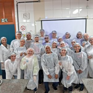 Farmacêutico por 1 dia: projeto da Dinâmica recebe estudantes do Ensino Médio