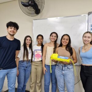 Alunos usam criatividade e produzem modelos de células em disciplina de Microbiologia