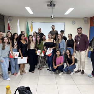 Semana da Farmácia 2025 enriquece formação de alunos com palestras e minicurso