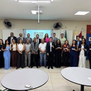 Estudantes de Direito recebem carteirinhas e tomam posse na OAB