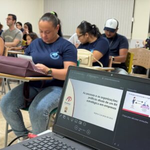 Alunos de curso técnico em RH de Jequeri participam de aula especial na Dinâmica