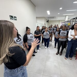 Dinâmica recebe alunos de curso técnico em Administração para visita acadêmica