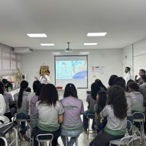 Alunos do Ensino Médio participam de treinamento de primeiros socorros na Dinâmica