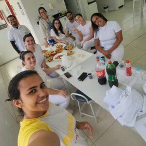 Alunos de Farmácia aliam prática culinária ao cuidado clínico em atividade