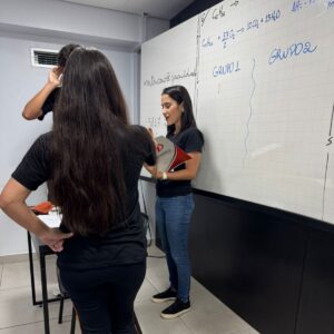 Nutrição promove aula sobre alimentação saudável para alunos do Ensino Médio