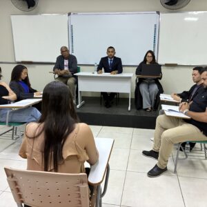 Prática de disciplina simula audiência de instrução e julgamento com alunos